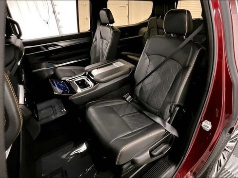 Used 2023 Jeep Grand Wagoneer Series III AWD/4WD image 25
