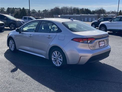 Used 2023 Toyota Corolla LE image 4