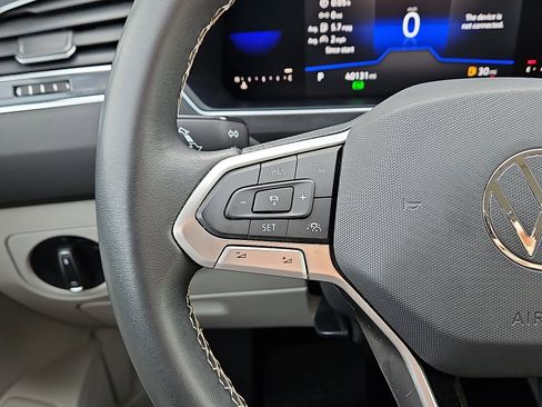 Used 2022 Volkswagen Tiguan SE image 17