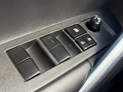 Used 2025 Toyota Corolla Cross LE image 34