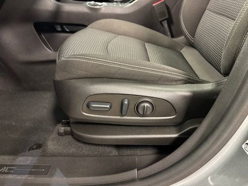 Used 2023 GMC Terrain SLE w/ Driver Convenience Package image 25