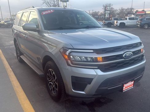 Used 2024 Ford Expedition XLT image 9
