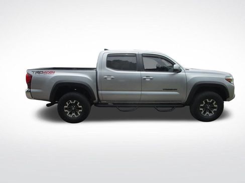Used 2018 Toyota Tacoma TRD Off-Road AWD/4WD image 7