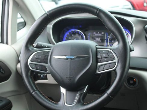 Used 2020 Chrysler Pacifica Touring-L w/ Premium Audio Group image 13