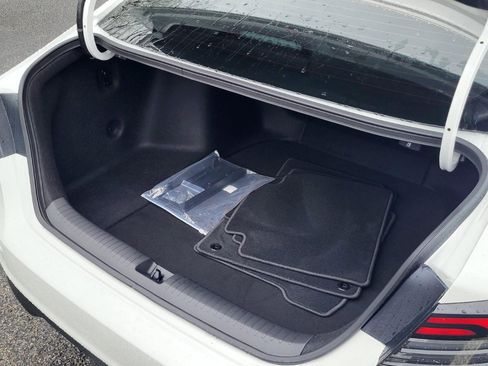 Used 2025 Honda Accord SE image 4