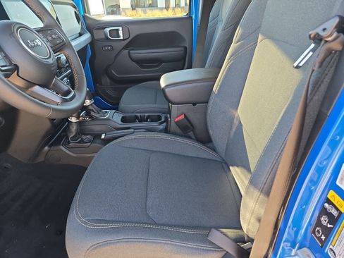 Used 2024 Jeep Wrangler Sport S image 15