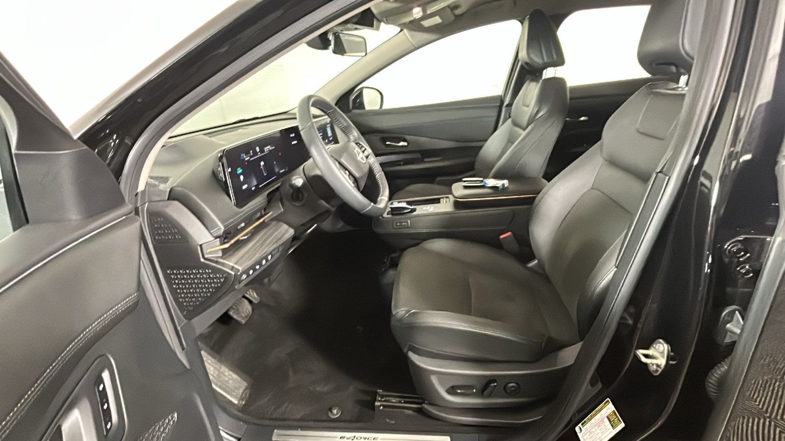 Used 2023 Nissan Ariya AWD image 13