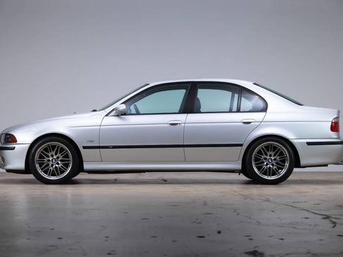 Used 2002 BMW M5 image 4