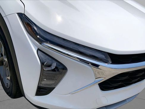 Used 2025 Chevrolet Trax LT FWD image 28