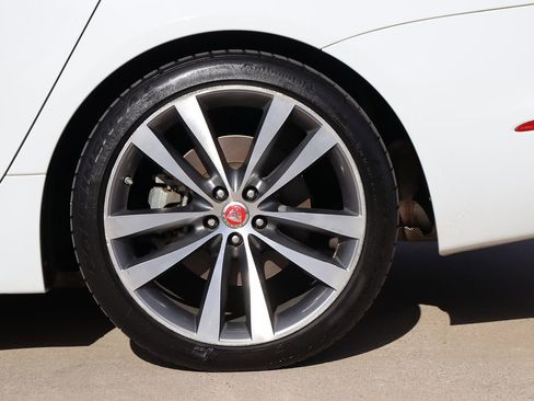 Used 2017 Jaguar XJ R-Sport image 47