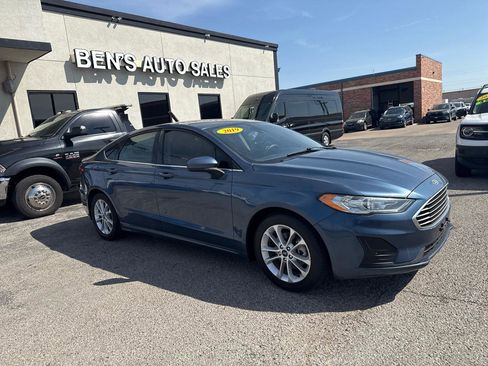 Used 2019 Ford Fusion SE FWD image 4