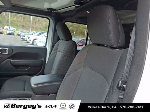 Used 2023 Jeep Wrangler Unlimited w/ Cold Weather Group AWD/4WD image 16