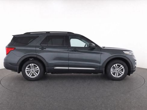 Used 2024 Ford Explorer XLT w/ Equipment Group 202A AWD/4WD image 8