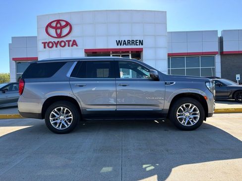 Used 2022 GMC Yukon SLT w/ SLT Premium Package AWD/4WD image 3