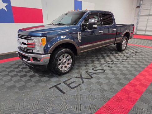 Used 2017 Ford F250 Lariat w/ Chrome Package image 2
