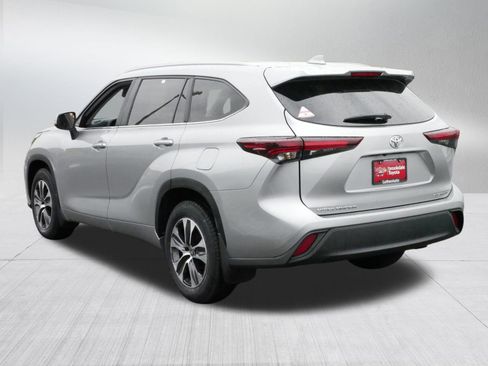 Certified 2024 Toyota Highlander XLE image 5