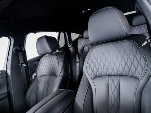 Used 2024 BMW X6 M60i image 3