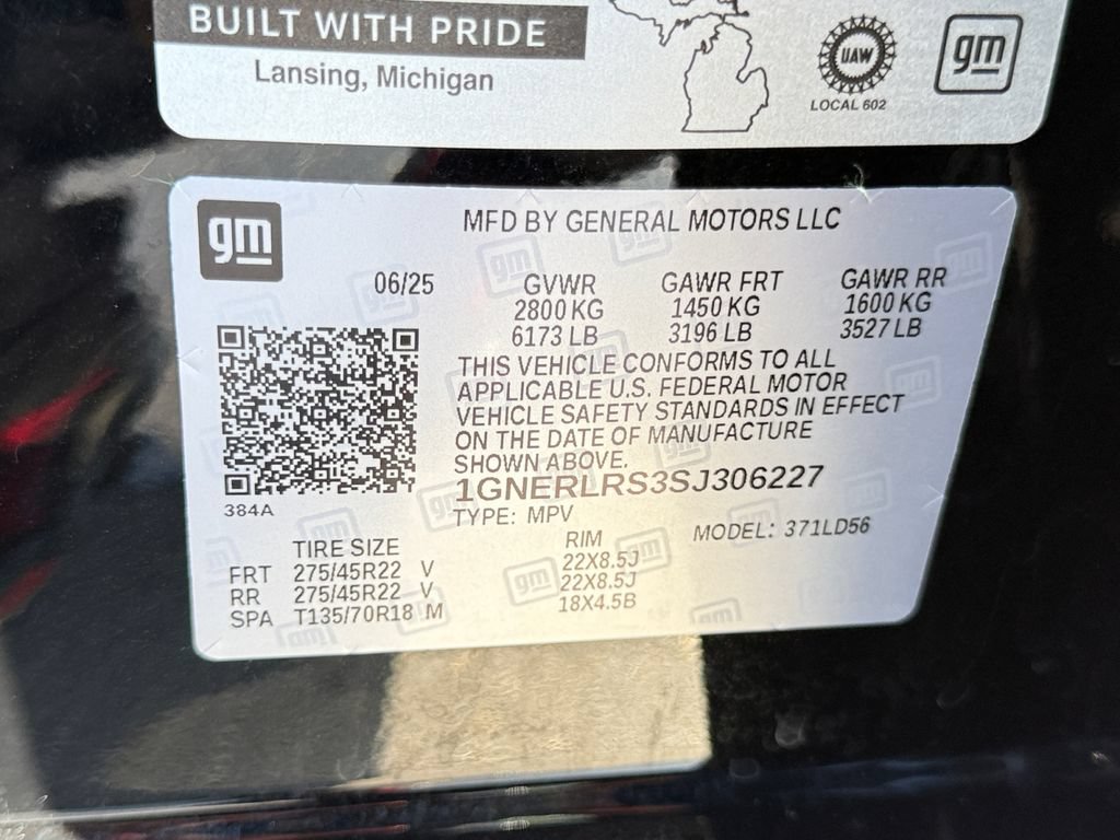 Used 2025 Chevrolet Traverse RS FWD image 30