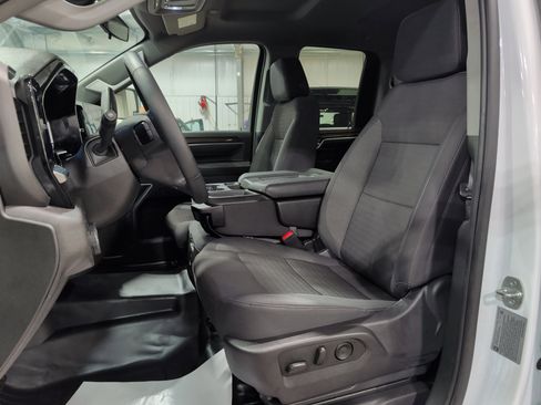 Used 2024 Chevrolet Silverado 2500 LT w/ Convenience Package image 8