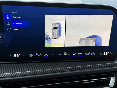 Used 2025 Chevrolet Traverse High Country image 34