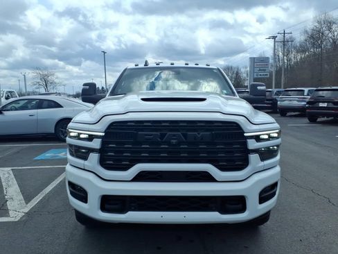 Used 2025 RAM 3500 Limited AWD/4WD image 3