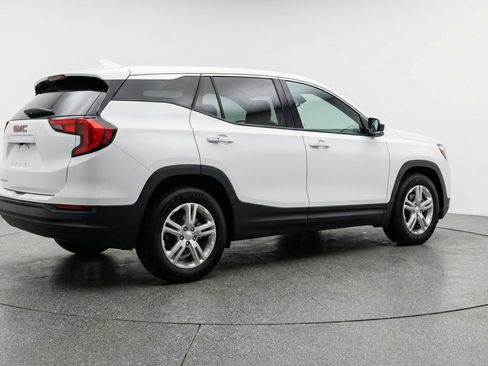 Used 2024 GMC Terrain SLE FWD image 9