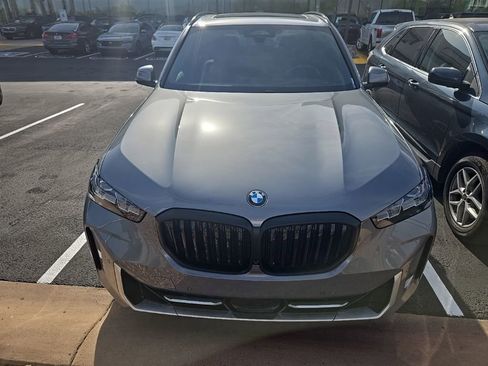 Used 2024 BMW X5 xDrive40i w/ Premium Package image 2