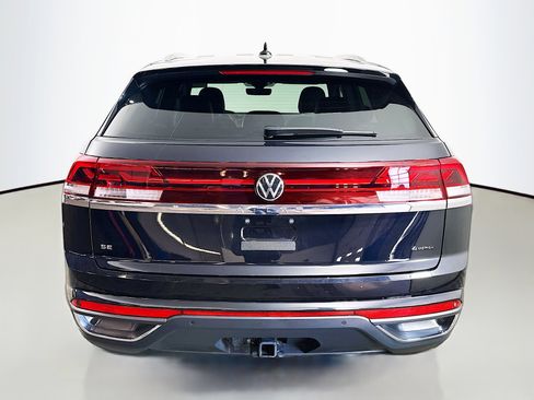 Used 2024 Volkswagen Atlas Cross Sport SE image 6