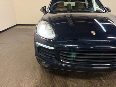 Used 2016 Porsche Cayenne w/ Premium Package image 2