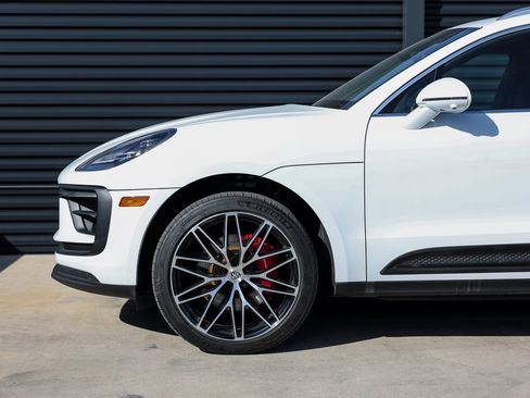 Certified 2024 Porsche Macan S image 9