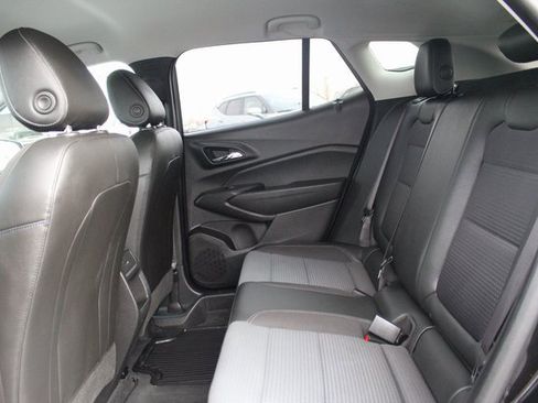 Used 2025 Chevrolet Trax LT w/ LT Convenience Package image 20