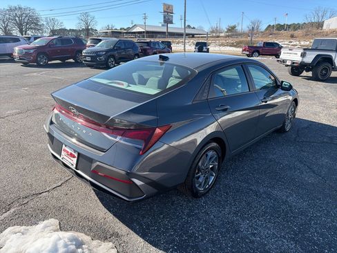 Used 2024 Hyundai Elantra SEL image 6
