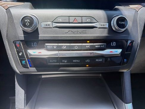 Used 2020 Ford Explorer Limited AWD/4WD image 18