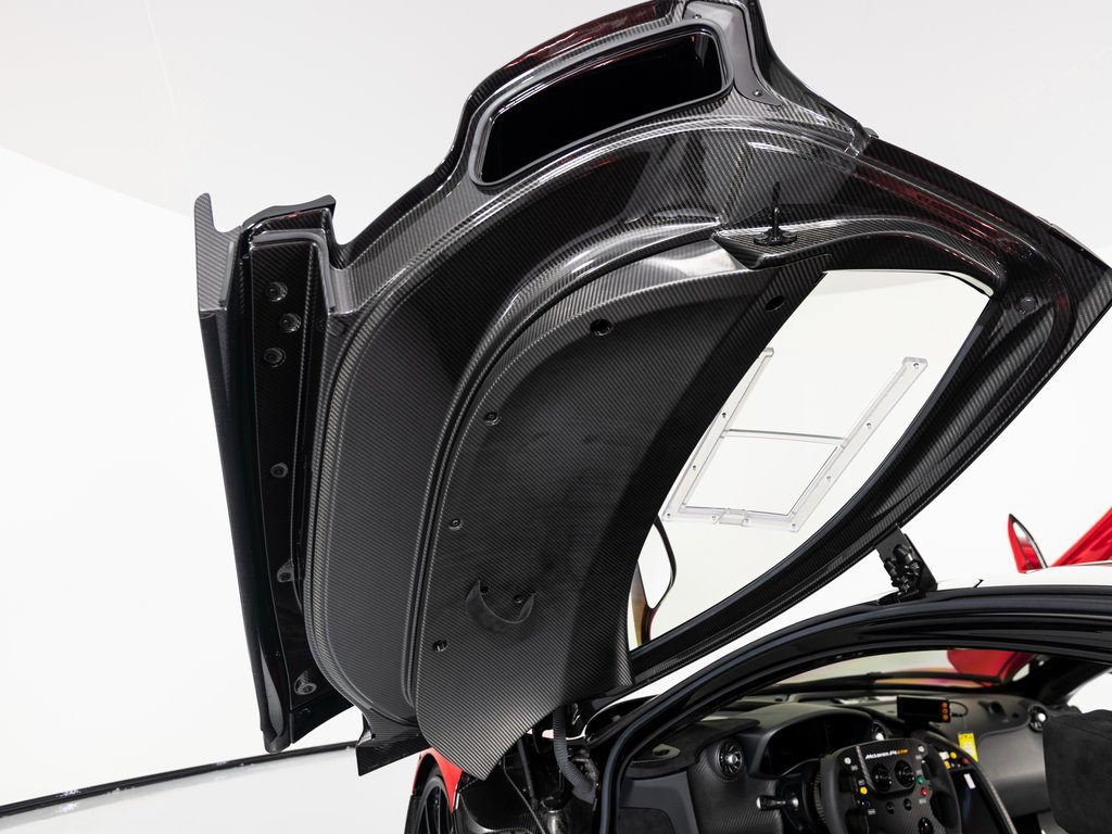 Used 2015 McLaren P1 RWD image 10