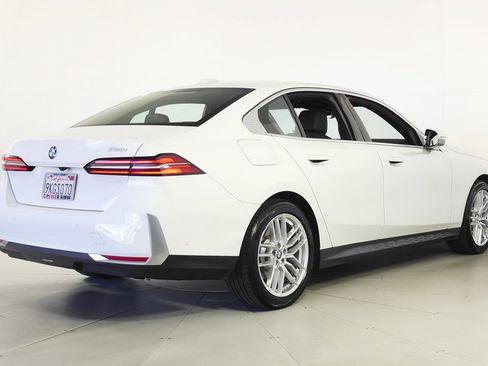 Used 2024 BMW 530i w/ Convenience Package RWD image 7