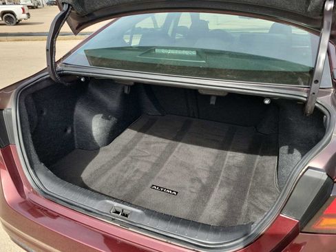 Used 2024 Nissan Altima 2.5 SV image 15