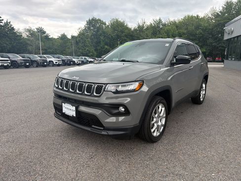 Used 2023 Jeep Compass Latitude AWD/4WD image 17