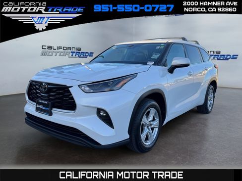 Used 2022 Toyota Highlander LE image 1