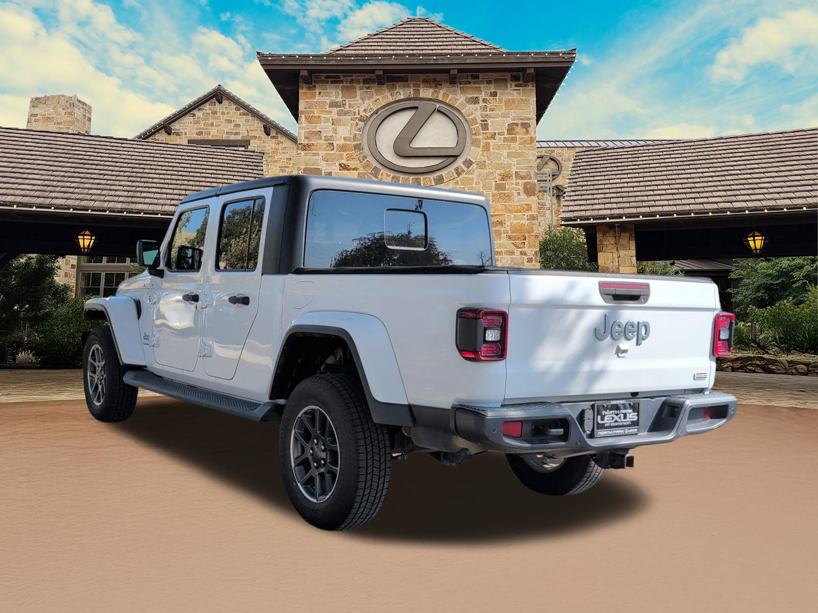 Used 2020 Jeep Gladiator Overland AWD/4WD image 3