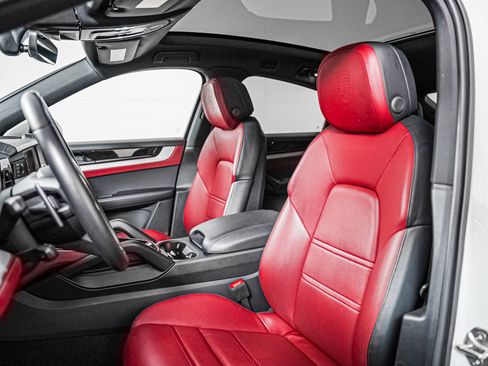 Certified 2024 Porsche Cayenne S AWD/4WD image 5