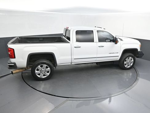 Used 2015 GMC Sierra 2500 Denali w/ Duramax Plus Package AWD/4WD image 33