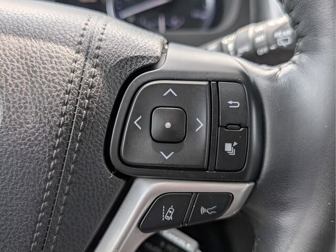 Used 2018 Toyota Highlander Limited Platinum AWD/4WD image 26