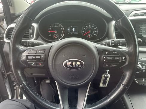 Used 2016 Kia Sorento LX w/ LX Convenience Package image 19