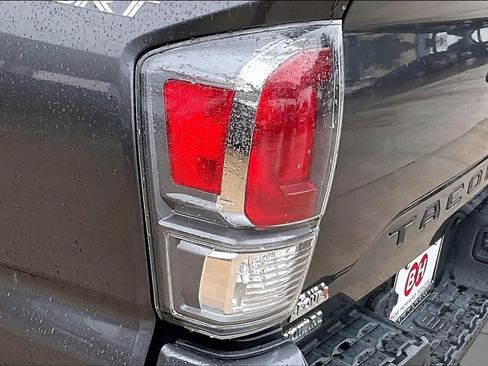 Used 2021 Toyota Tacoma TRD Sport w/ Technology Package AWD/4WD image 28