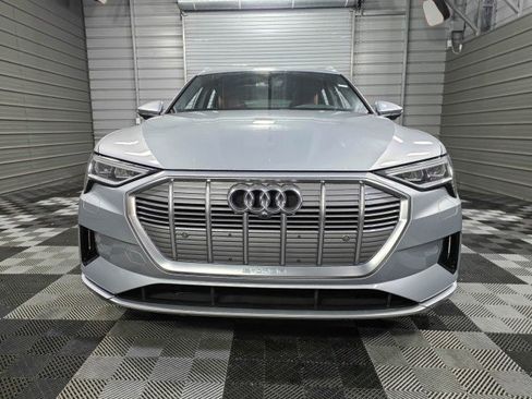 Used 2022 Audi e-tron Premium Plus image 3