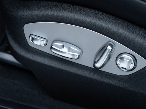 Certified 2024 Porsche Macan AWD/4WD image 13
