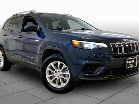 Used 2020 Jeep Cherokee Latitude w/ Cold Weather Group AWD/4WD image 2