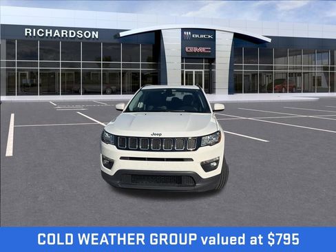 Used 2017 Jeep Compass Latitude w/ Popular Equipment Group image 4