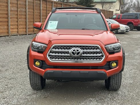 Used 2016 Toyota Tacoma TRD Sport image 32