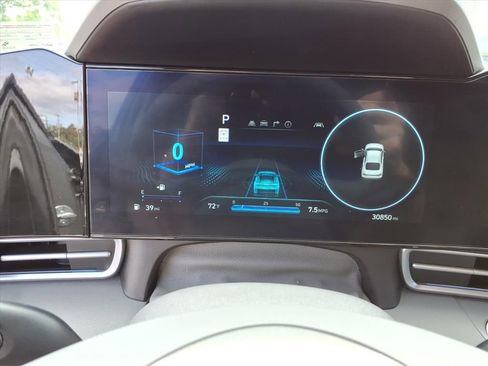 Used 2024 Hyundai Elantra SEL image 21